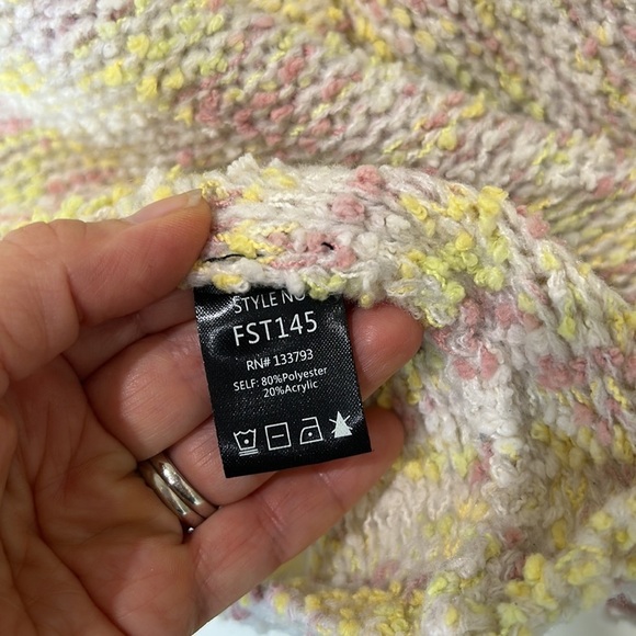 POL Chunky Knit V-Neck Oversized Distressed Sweater Size Large - Picture 16 of 16